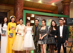 Nhiều nghệ sĩ chúc mừng Lễ trao giải Nhân tài Đất Việt