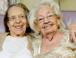 Bạn thân 80 năm cuối đời về chung viện dưỡng lão