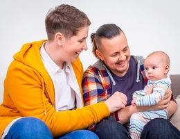 Người chuyển giới sinh con với người phi nhị giới từ tinh trùng của người chuyển giới từ nam sang nữ