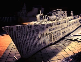 Ngắm "cực phẩm" tàu chiến đẹp đến từng chi tiết được làm từ giấy báo cũ