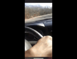 Vừa lái xe tốc độ 100 dặm/giờ vừa livestream, “anh hùng xa lộ” gặp kết đắng