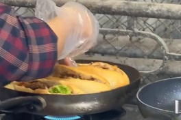 Food hygiene row after Ninh Binh staff puts food from mouth into sandwich