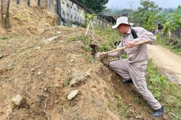 Cluster bomb, grenade launcher found near primary school in Hue