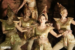 Khanh Hoa seeks halt to Ponagar Tower art show over low returns