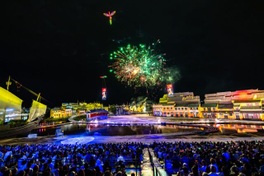 Light festival draws visitors to Hoi An