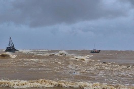 Nine fishermen rescued off Haiphong coast