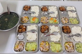 Hanoi tightens food safety controls for school meals