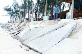 Coastal erosion forces evacuations in Quang Tri