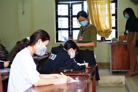 Thí sinh một mình một phòng ở kỳ thi căng thẳng vào lớp 10 trường chuyên HN