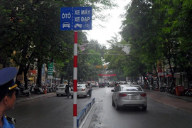 Mưa lớn do ảnh hưởng bão số 2: Giao thông Hà Nội tê liệt, ùn tắc kéo dài