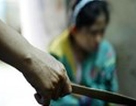 Hà Nội: Nữ giáo viên mầm non thoát chết dưới lưỡi dao của chồng Hà Nội: Nữ giáo viên mầm non thoát chết dưới lưỡi dao của chồng