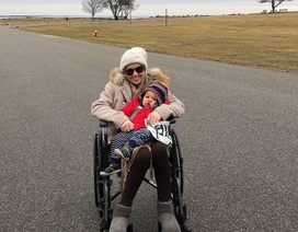 Bà mẹ mắc ung thư giai đoạn cuối hạ sinh em bé thành công