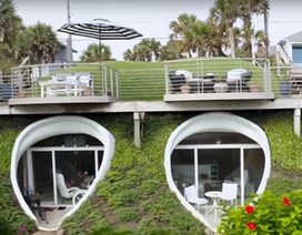 Người đàn ông đào đất, xây nhà dưới cồn cát tạo nên tuyệt tác đẹp không ngờ