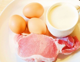 Bệnh nhân ung thư ăn đủ chất sẽ nuôi tế bào ung thư?