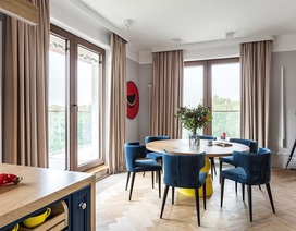 Ngôi nhà trang trí nội thất màu xanh và vàng lạ mắt