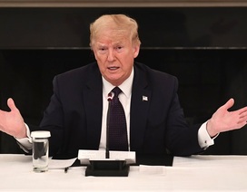 Ông Trump uống thuốc sốt rét mỗi ngày để ngừa Covid-19 bất chấp cảnh báo Ông Trump uống thuốc sốt rét mỗi ngày để ngừa Covid-19 bất chấp cảnh báo