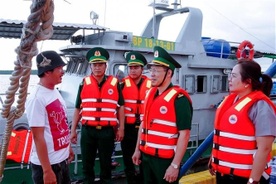 Soc Trang border guards actively engage in efforts to fight IUU fishing