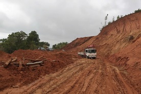 Lam Dong pass temporarily closed after landslides
