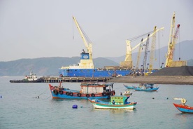 Quang Tri approves dumping 200,000 cubic metres of dredged material at sea