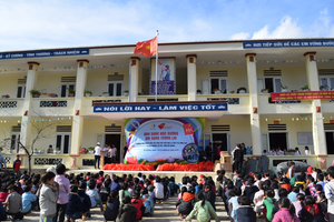 Hoàng Su Phì – Hà Giang: 700 em học sinh được mặc áo ấm đến trường