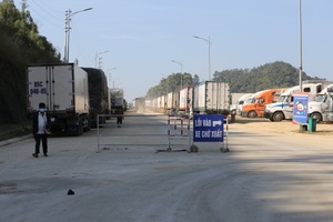 4.000 xe hàng "mắc kẹt" tại cửa khẩu, Trung Quốc lại báo tin xấu