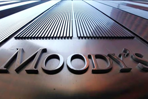 Moody's hạ triển vọng tín dụng của Mỹ