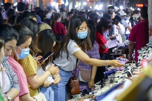 Bán hàng rong bất ngờ trở thành “huyết mạch” của kinh tế đô thị Trung Quốc