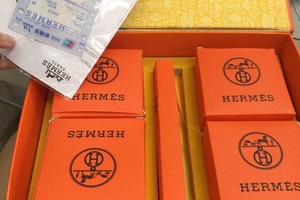 Bánh trung thu hiệu Hermes, Gucci, chị em bỏ 3 triệu đồng mua về chỉ để...ngắm