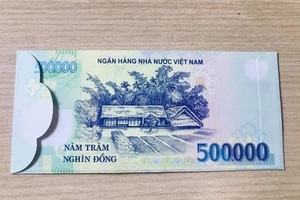 Bao lì xì bằng "tiền 500 ngàn đồng" gây sốt thị trường Tết