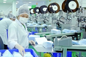 Bất ngờ 36 tấn khẩu trang xuất khẩu trong bão dịch, xử lý ra sao?