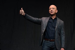 Tỷ phú Jeff Bezos chốt lịch “rời” chức CEO Amazon