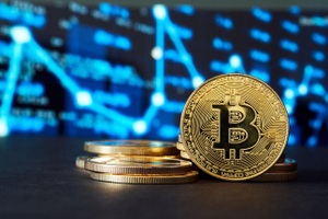 Giá bitcoin cán mốc 65.000 USD