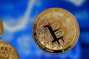 Bitcoin lập kỷ lục mới, vượt mốc 62.000 USD