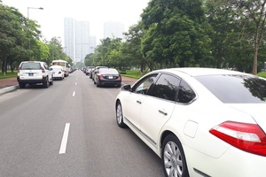 Bộ Tài chính quan điểm cứng rắn, ô tô khó giảm giá sâu