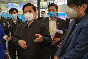 Bộ trưởng GTVT “truy” kiểm dịch sân bay “thiếu” máy đo thân nhiệt