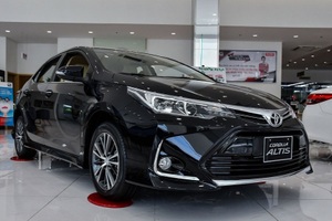 Corolla Altis được đại lý khuyến mại 70 triệu đồng, sẵn sàng chờ bản mới