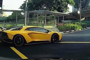 Cú va chạm "triệu USD" của hai chiếc Lamborghini Aventador S