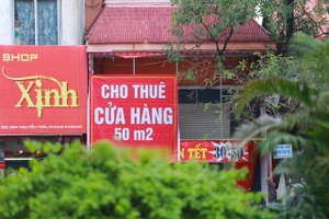 Kinh doanh ế ẩm, hàng loạt cửa hàng ở Hà Nội đóng cửa trả mặt bằng