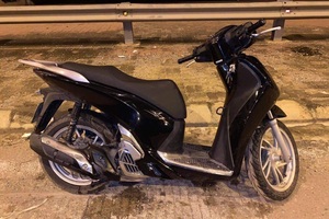 Đến lượt xe SH bị “phù phép” bằng giấy “mẹ bồng con”, 25 triệu đồng/chiếc