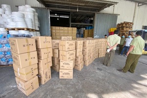 Dịch Covid-19, dân buôn khẩu trang “dỏm” hoạt động rầm rộ