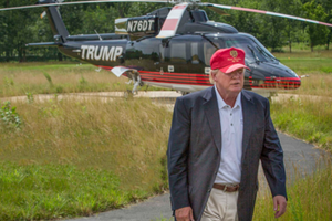 Đuối sức với tranh cử, ông Trump rao bán “siêu” trực thăng cá nhân