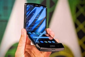 Ế ẩm, Motorola tung khuyến mãi "mua 1 tặng 1" cho điện thoại nghìn đô