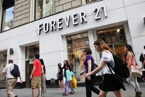 Forever 21 chính thức tuyên bố phá sản