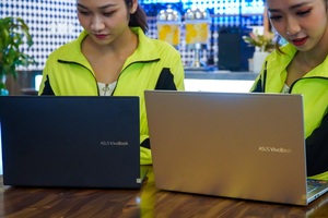 Khan hàng, giá laptop tăng theo ngày tại Việt Nam