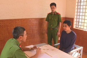 Giả quản lý thị trường, dọa 50 DN "sắp kiểm tra, muốn bỏ qua phải có quà"