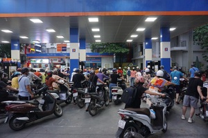 Giá xăng bật tăng sau chuỗi giảm liên tiếp 8 phiên