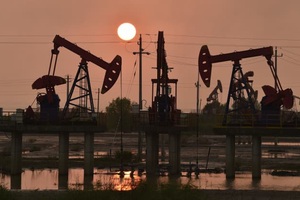 Goldman Sachs: Giá dầu vẫn có xu hướng tăng bất chấp OPEC+ bơm thêm