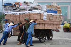 Hải quan "lệnh" điều tra, chặn hàng Trung Quốc đội lốt hàng "Made in Vietnam"