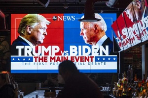Hơn 73 triệu người theo dõi màn "đấu khẩu" Trump - Biden