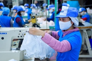 Hưởng ưu đãi thuế nhập nhưng "ôm" hàng khẩu trang xuất khẩu có thể bị phạt?